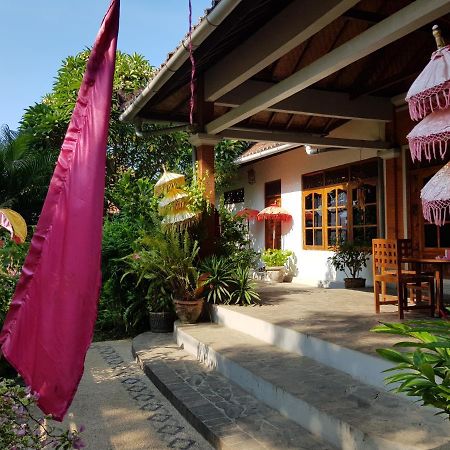 Villa Lumbalumba Lovina  Exterior photo